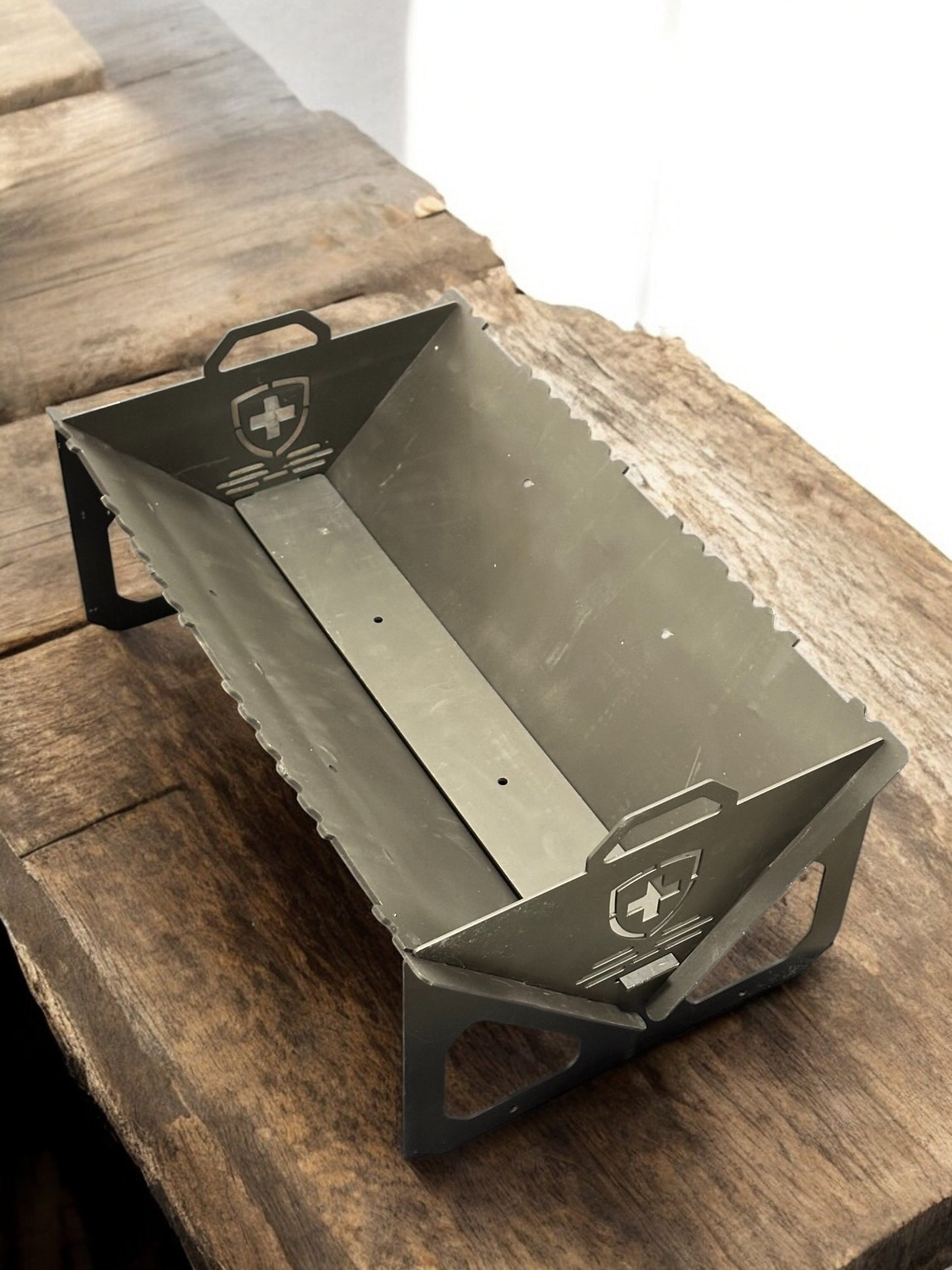 Kompakter tragbarer Metallgrill