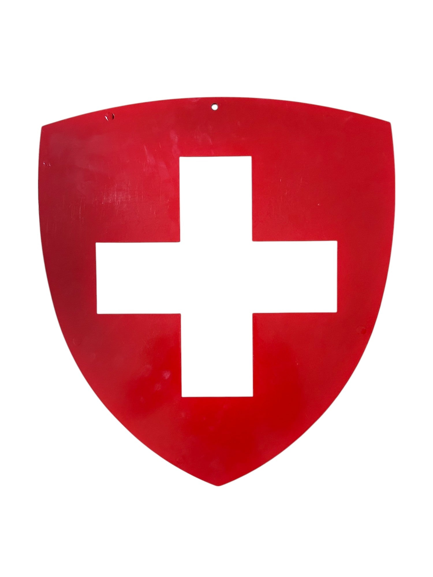 Rotes schildförmiges Zeichen mit einem weißen Kreuz auf weißem Hintergrund
